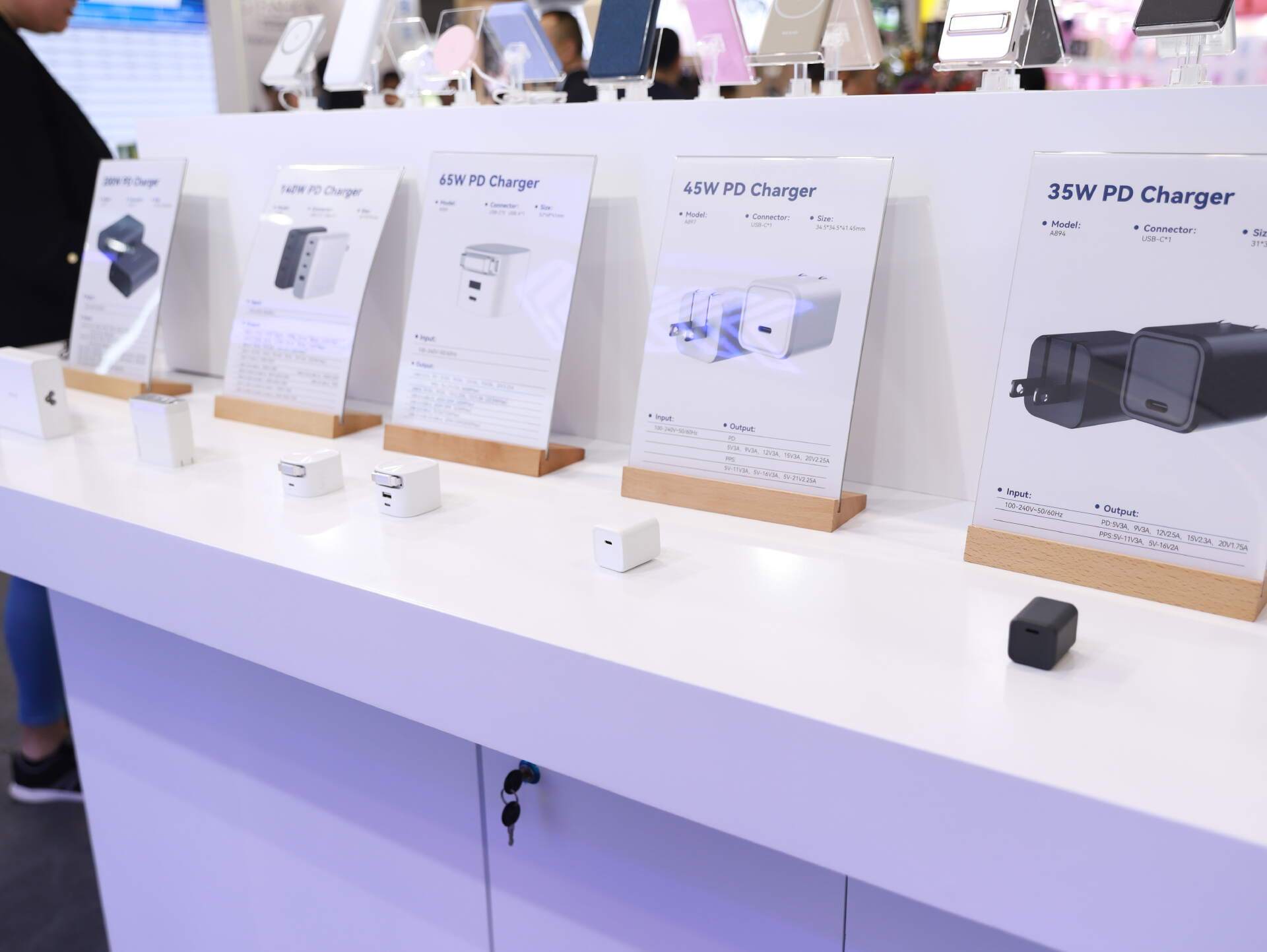 环球资源消费电子展产品荣获环球资源创新大奖不朽情缘mg网址AOHAI奥海科技亮相香港(图2)